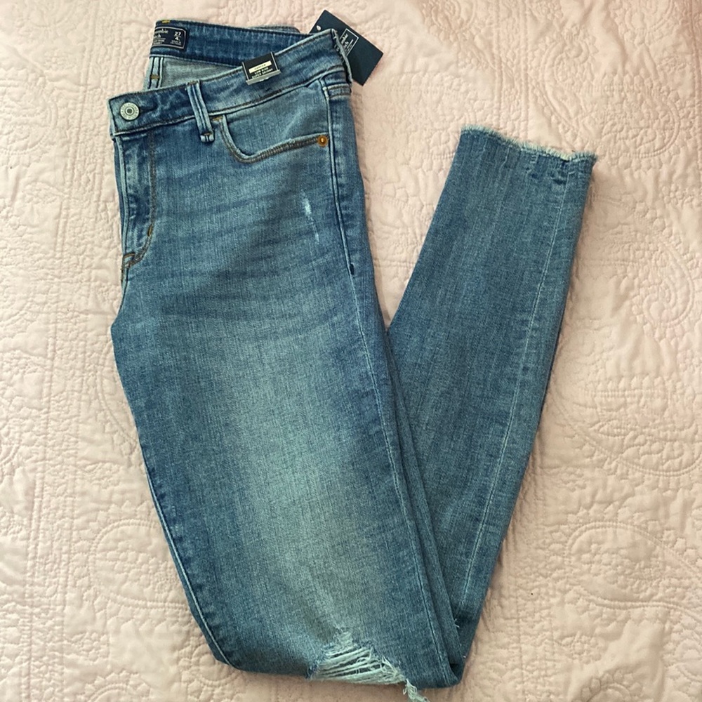 Abercrombie & Fitch Distressed Skinny Jeans